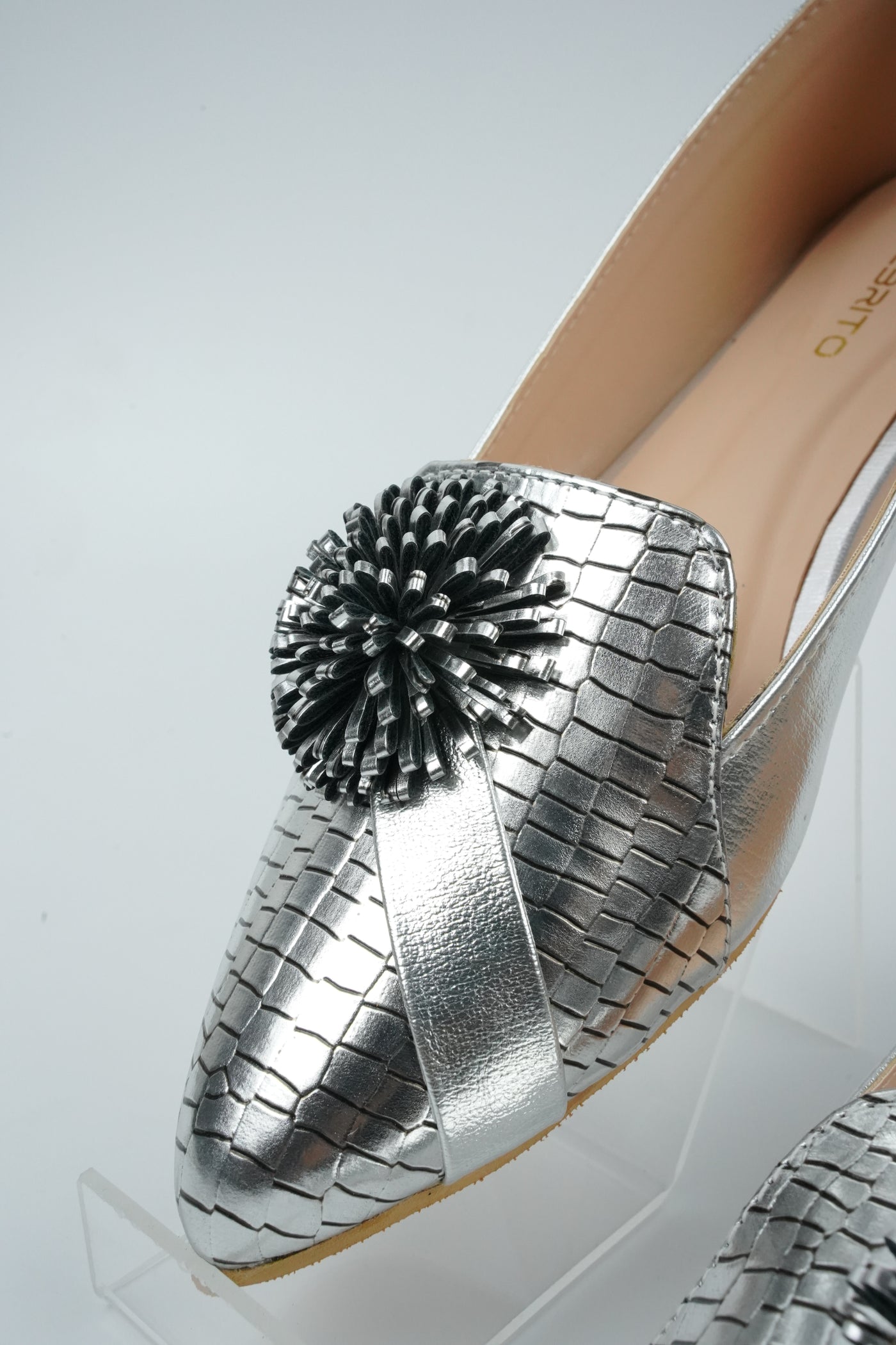 Gleam Loafers (Silver)